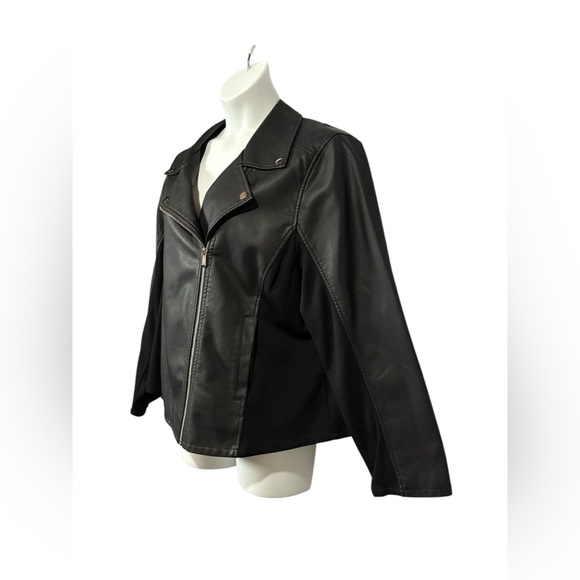 Penningtons, Plus Size Black Faux Leather Moto Jacket, 2X 🏍️ - Picture 7 of 11